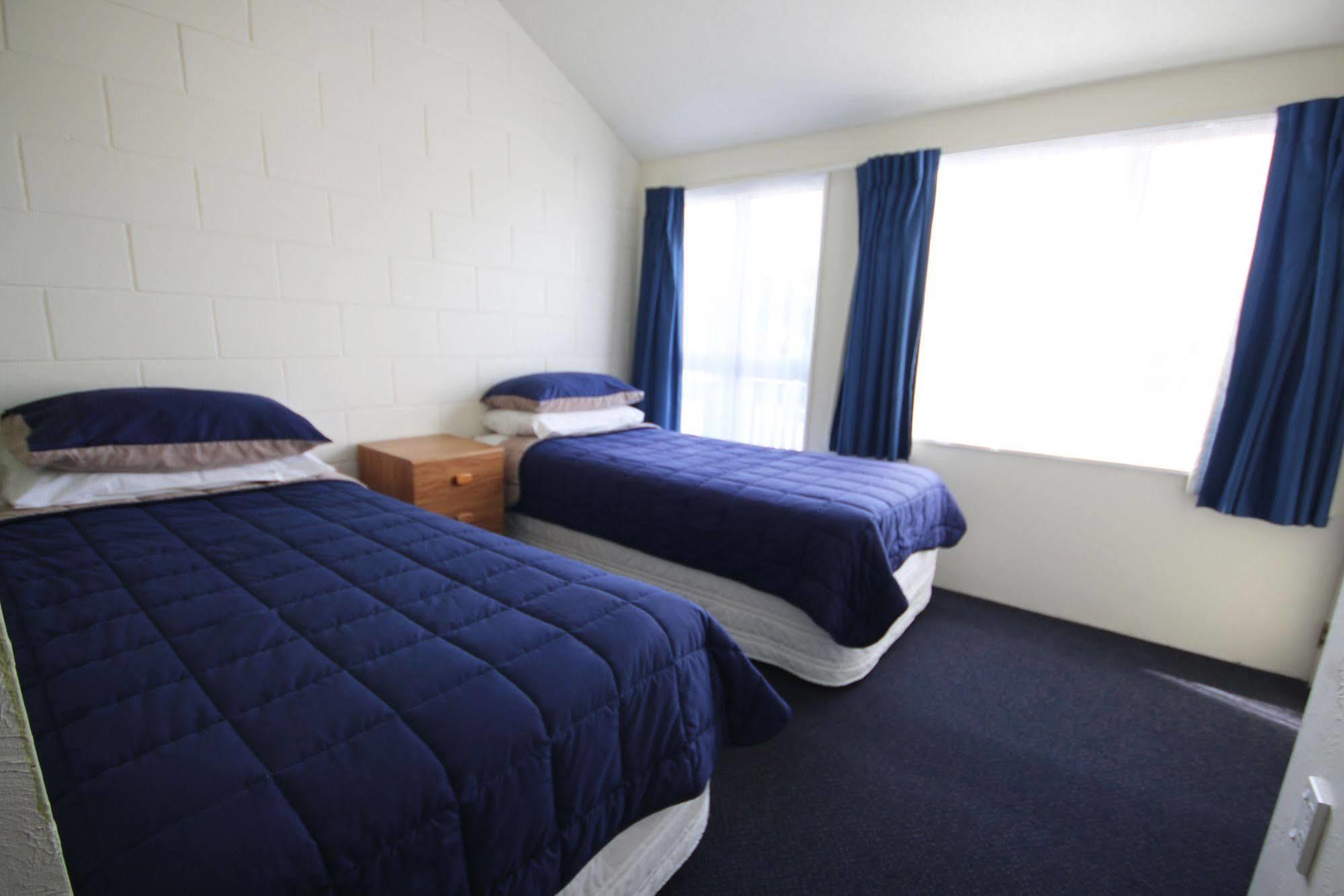 Midway Pacifica Lodge Lower Hutt Esterno foto